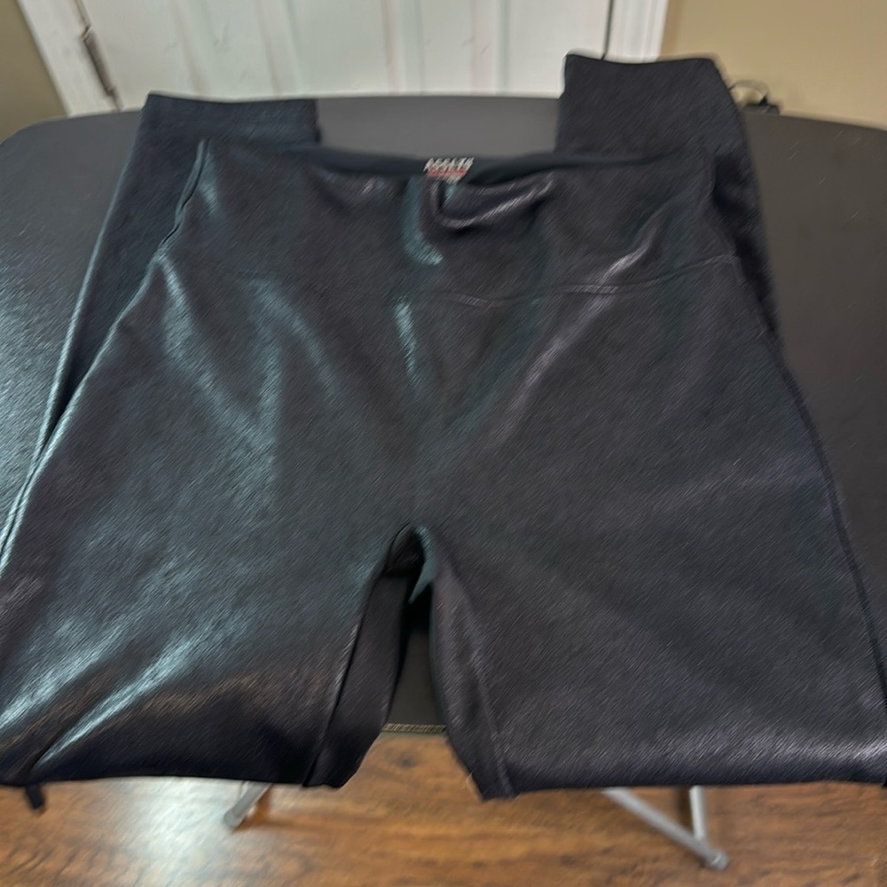 ASSETS Red Hot Label SPANX Black Size Large